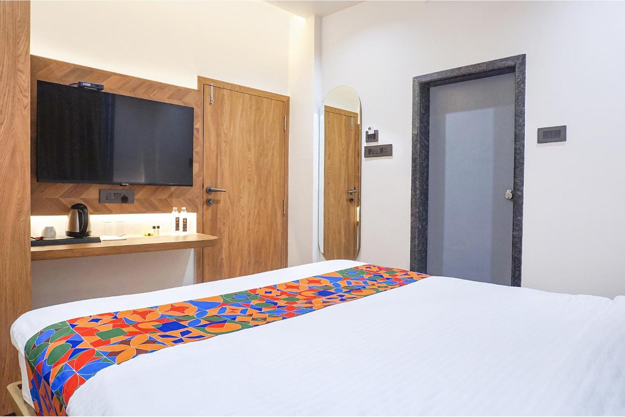 Fabhotel Prime Shourya Residency - Nr Maharshi Karve Museum Пуна Экстерьер фото