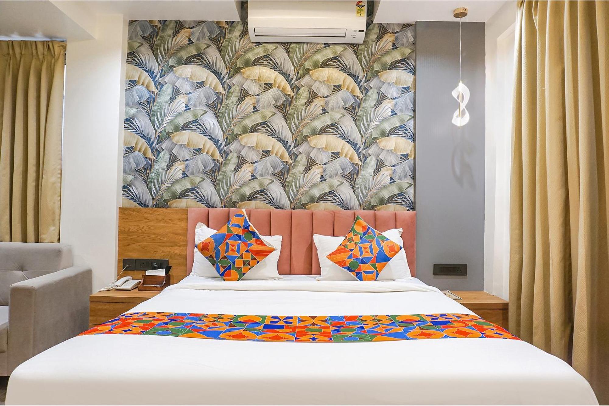 Fabhotel Prime Shourya Residency - Nr Maharshi Karve Museum Пуна Экстерьер фото