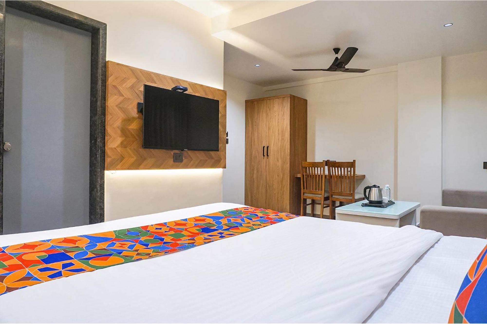 Fabhotel Prime Shourya Residency - Nr Maharshi Karve Museum Пуна Экстерьер фото