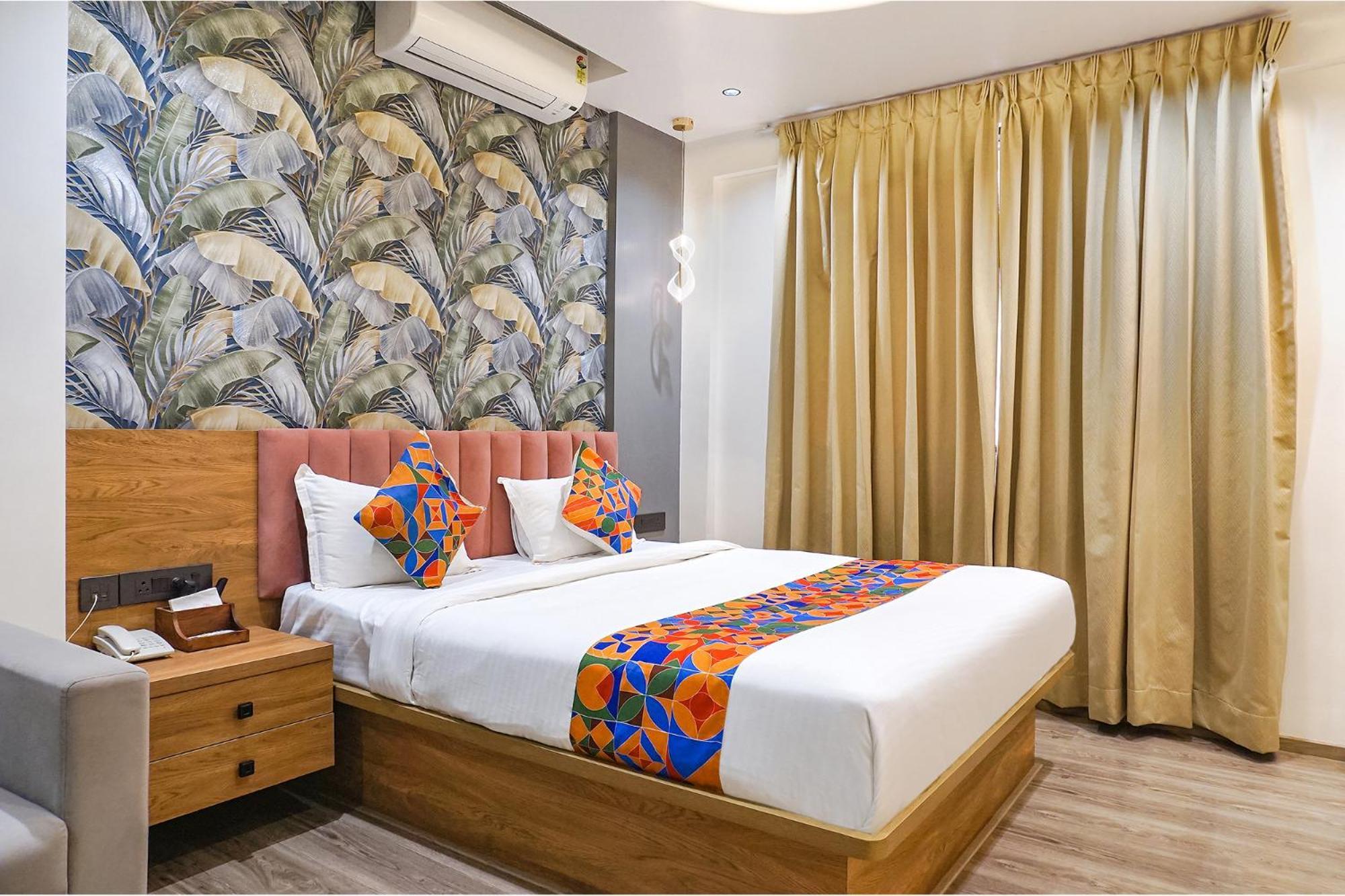 Fabhotel Prime Shourya Residency - Nr Maharshi Karve Museum Пуна Экстерьер фото