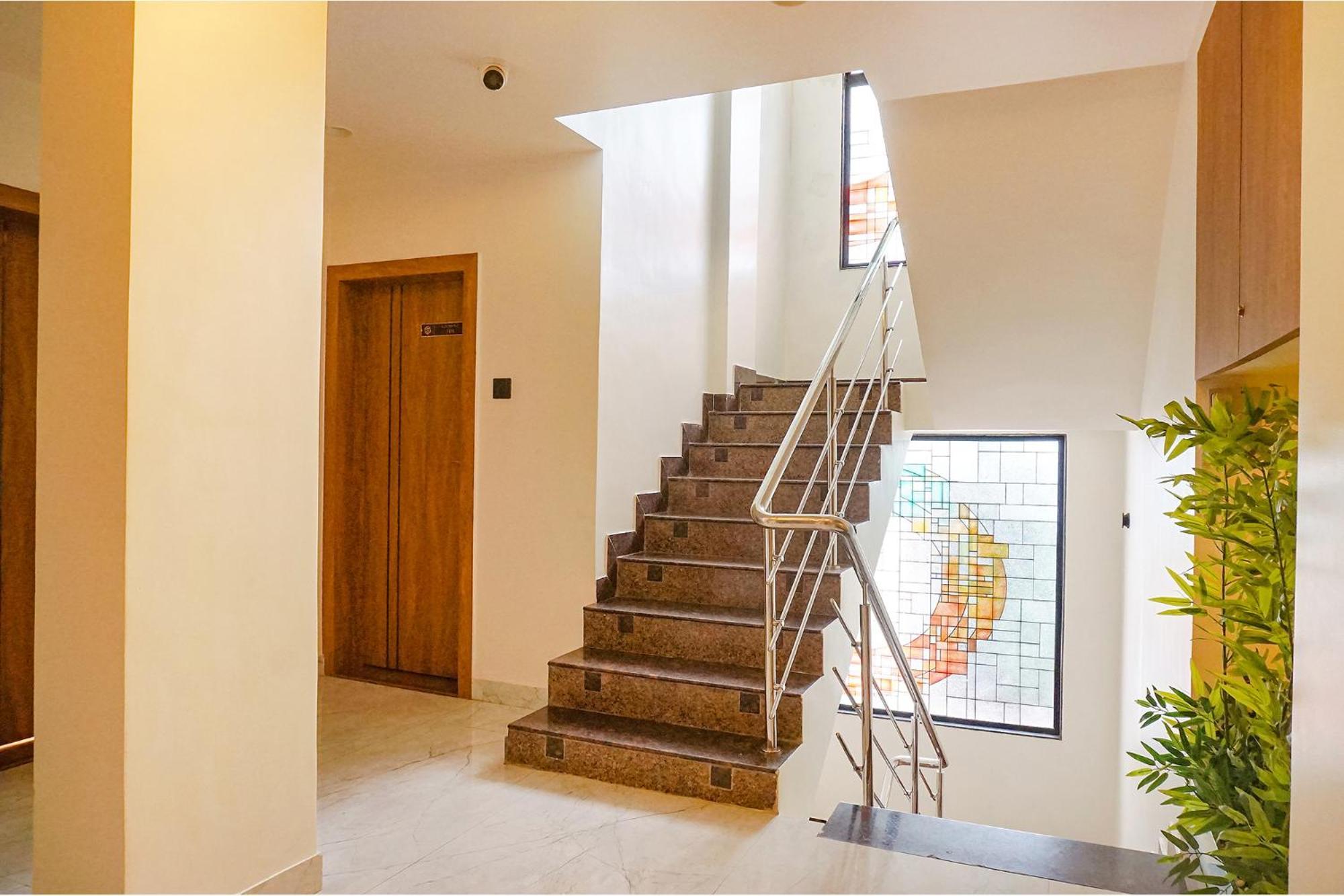 Fabhotel Prime Shourya Residency - Nr Maharshi Karve Museum Пуна Экстерьер фото