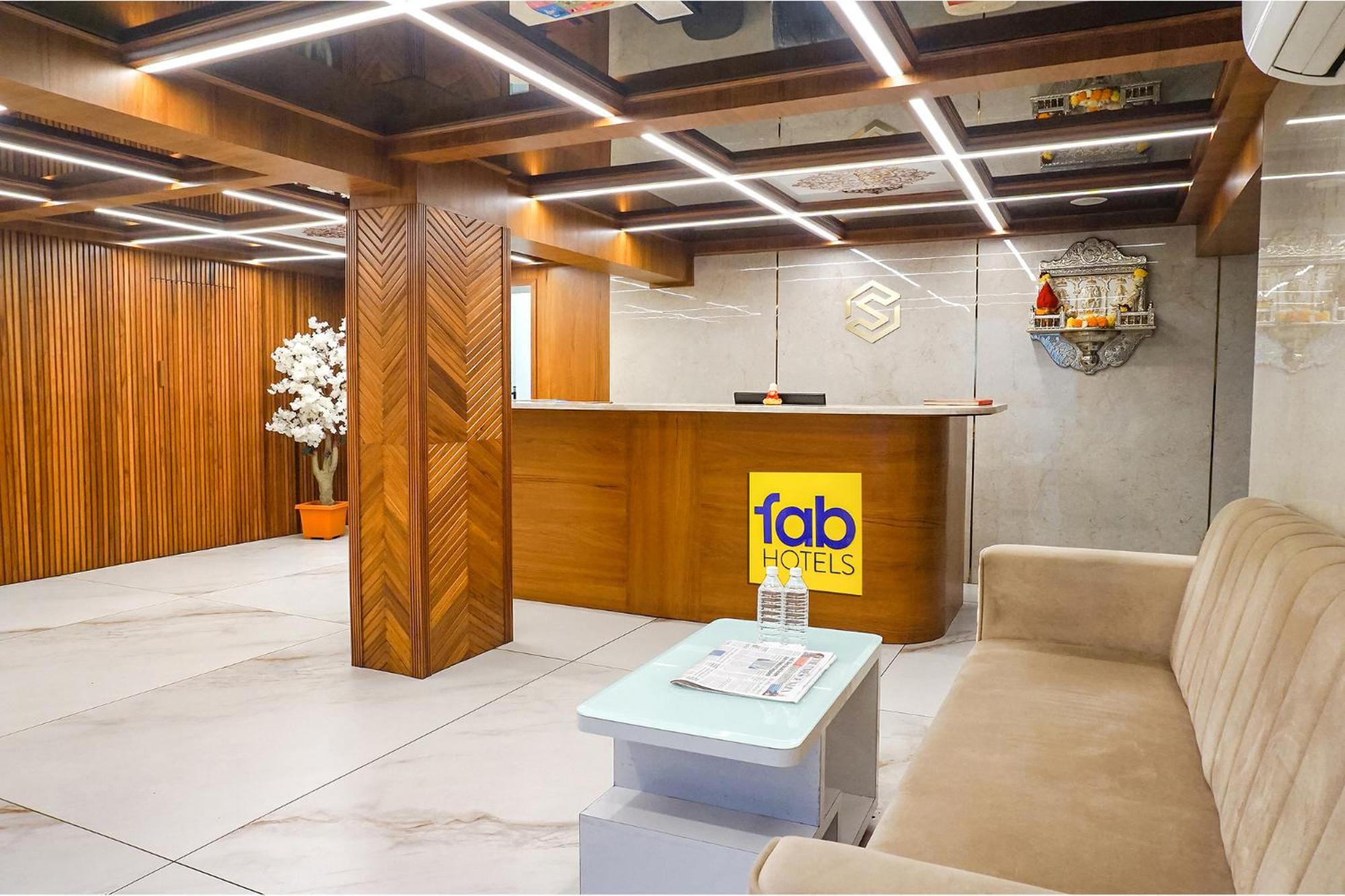 Fabhotel Prime Shourya Residency - Nr Maharshi Karve Museum Пуна Экстерьер фото